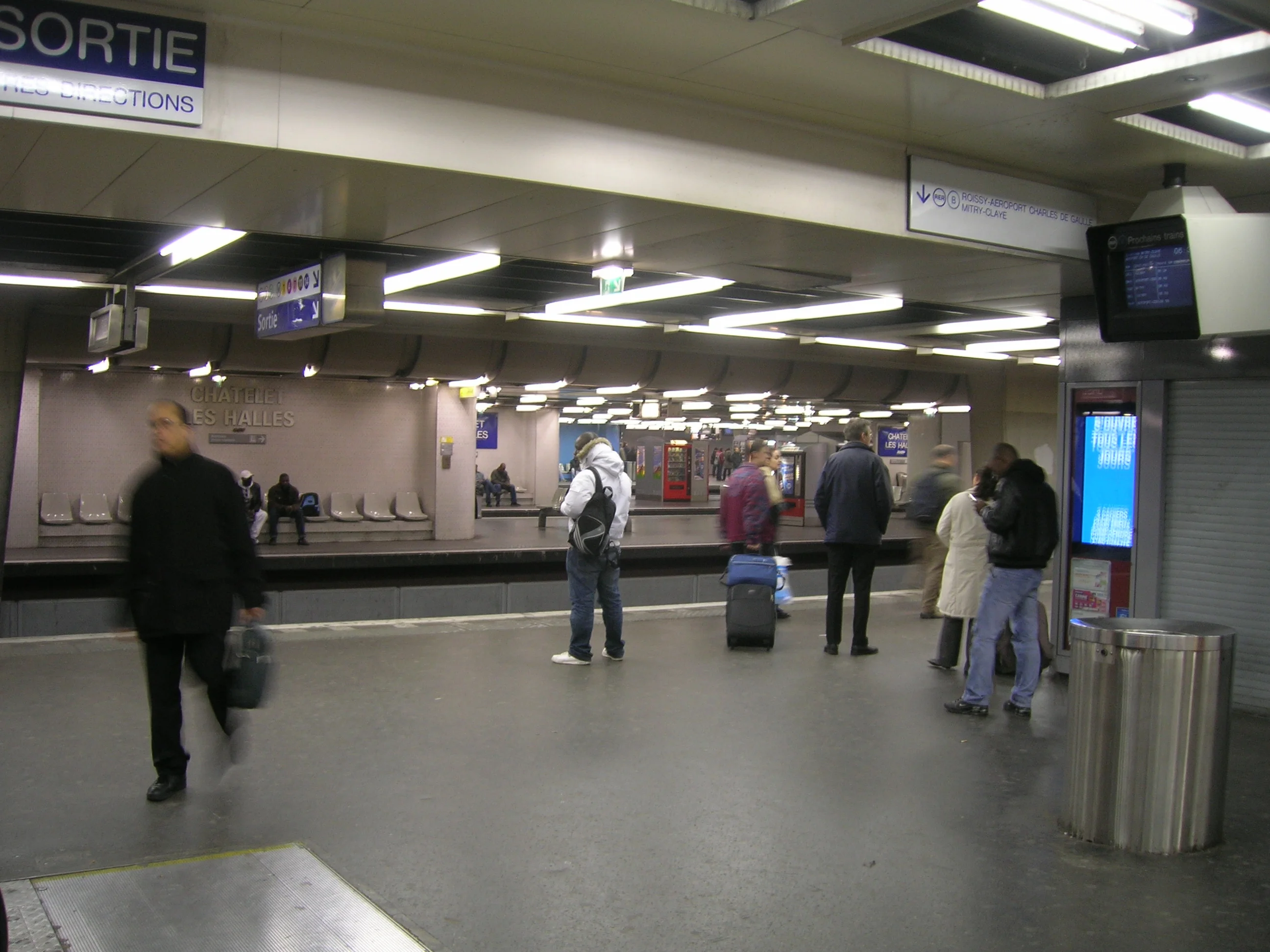 Chatelet Les Halles Station caution place in Paris